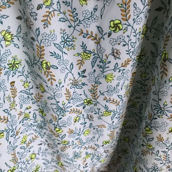 Kaari Blue top blouse size Medium blue floral ruffles short sleeve NWT New - Picture 3 of 6